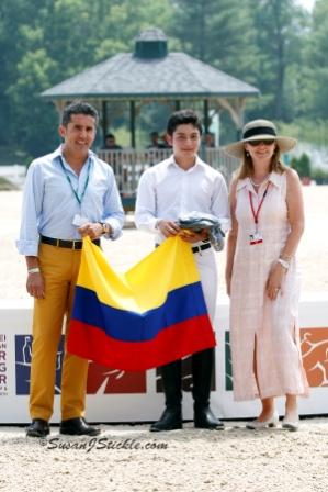 Photo: Cesar Parra (left) stands with Nicolas Torres Rodriguez (center) and one of the judges at the NAJYRC after Rodriguez’s winning ride. (Photo courtesy of Sue Stickle)